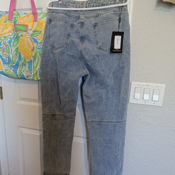 NWT | PRETTY LITTLE THING | High Waist Seam Detail Mom Jeans | BLEACH WASH | 10 - Picture 13 of 14